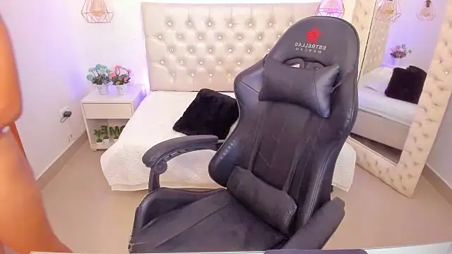 xiomara  cortes online show from February 11, 7:16 pm