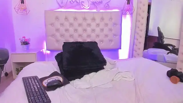 xiomara  cortes online show from February 28, 4:32 am