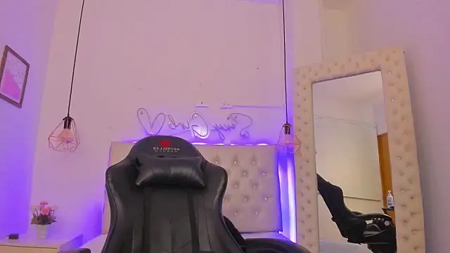 xiomara  cortes online show from March 17, 10:17 pm