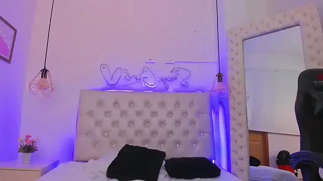 xiomara  cortes online show from March 20, 1:13 am