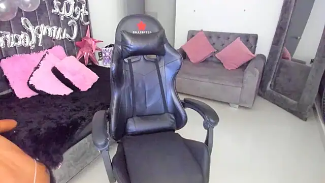 xiomara  cortes online show from September 23, 12:41 pm