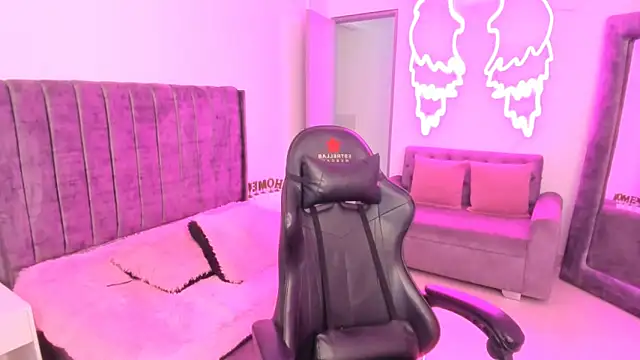 xiomara  cortes online show from October 6, 7:11 pm