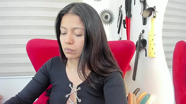 Snapshot of julieta_evans_ chatting on October 6, 11:13 pm julieta evans online show from October 6, 11:13 pm