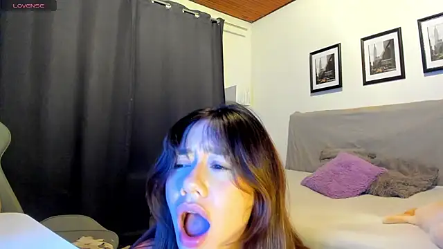 sofimendoza online show from October 19, 8:04 am