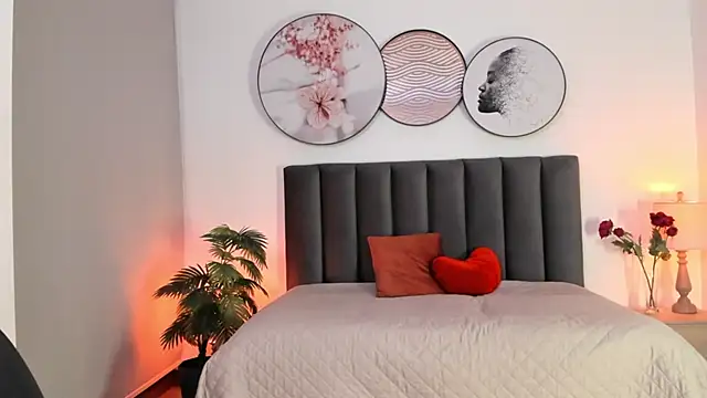 SaharaGarcia   online show from January 12, 1:00 am