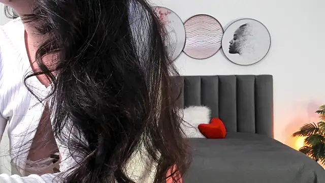 SaharaGarcia   online show from March 11, 12:00 am