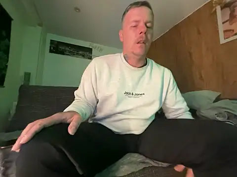 steveindahouse online show from October 17, 4:15 am