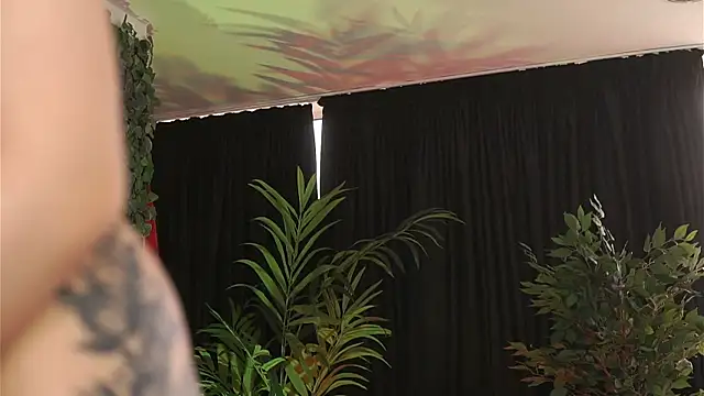 HotSkinnyX online show from March 14, 5:27 am