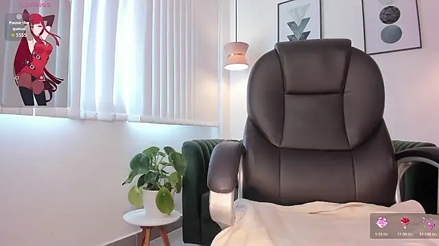 Snapshot of tiana_cruz chatting on March 1, 8:55 pm tiana cruz online show from March 1, 8:55 pm