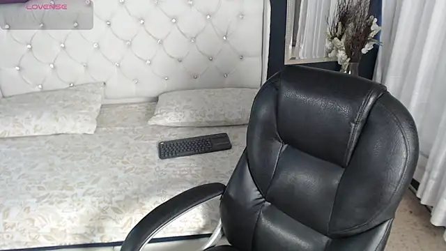 LiaVillalobos online show from September 25, 11:14 am