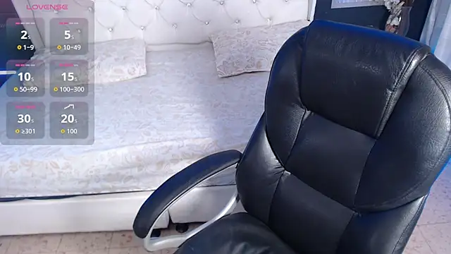 LiaVillalobos online show from September 27, 12:32 pm