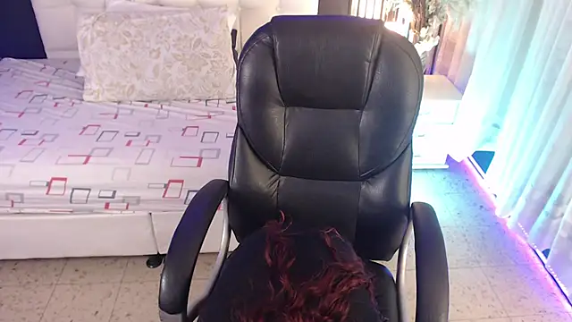 LiaVillalobos online show from April 7, 1:11 pm