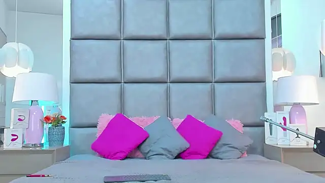 AllissaBrowm online show from February 1, 6:51 pm