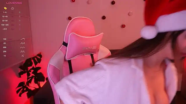 Snapshot of annie24_evans chatting on December 20, 3:03 am annie24 evans online show from December 20, 3:03 am