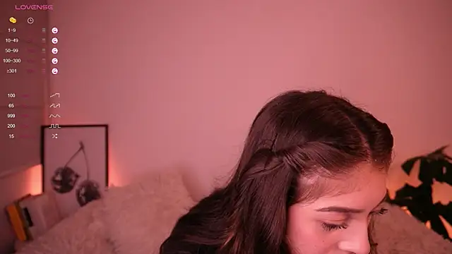 Snapshot of annie24_evans chatting on January 22, 1:31 am annie24 evans online show from January 22, 1:31 am