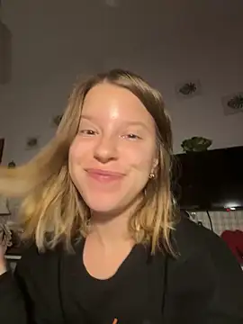 kimczii online show from October 8, 9:01 pm