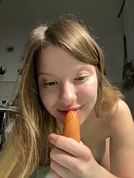 Snapshot of kimczii chatting on May 13, 6:44 am kimczii online show from May 13, 6:44 am
