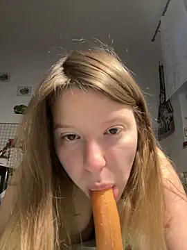 Snapshot of kimczii chatting on May 28, 6:21 am kimczii online show from May 28, 6:21 am