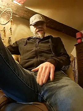 Snapshot of eddouxxx78 chatting on April 29, 7:01 am eddouxxx78 online show from April 29, 7:01 am