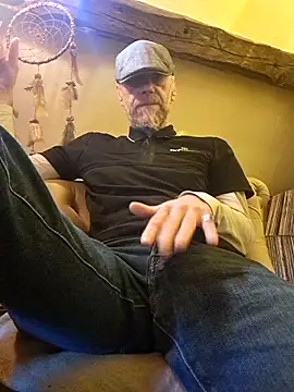Snapshot of eddouxxx78 chatting on May 8, 11:37 am eddouxxx78 online show from May 8, 11:37 am