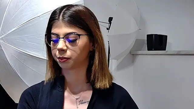 Sierra Halle online show from February 19, 9:03 pm