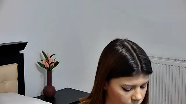 Sierra Halle online show from March 19, 8:32 pm