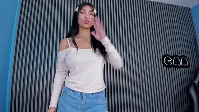 LauraAristizabal online show from March 22, 12:25 pm