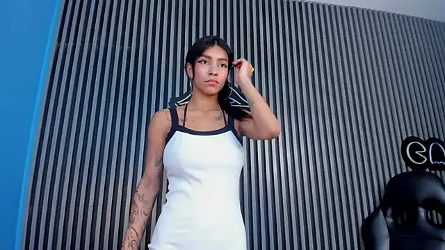 LauraAristizabal online show from March 22, 6:58 pm