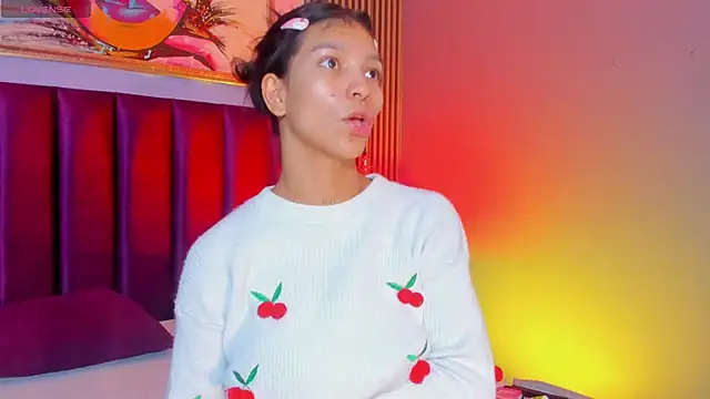 LauraAristizabal online show from November 25, 12:49 pm