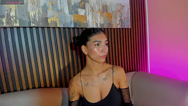 LauraAristizabal online show from March 21, 12:43 pm