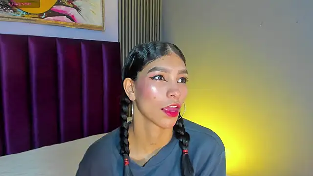 Snapshot of LauraAristizabal chatting on April 25, 12:30 pm LauraAristizabal online show from April 25, 12:30 pm