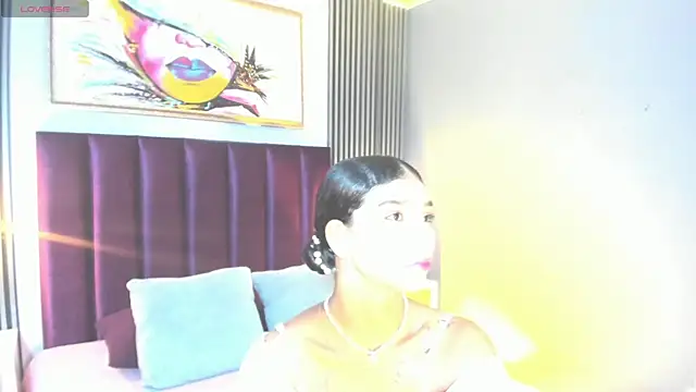 Snapshot of LauraAristizabal chatting on April 28, 12:43 pm LauraAristizabal online show from April 28, 12:43 pm