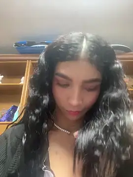 Snapshot of LauraAristizabal chatting on May 1, 11:26 am LauraAristizabal online show from May 1, 11:26 am