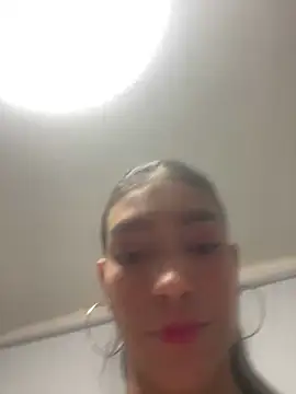Snapshot of LauraAristizabal chatting on May 7, 11:37 am LauraAristizabal online show from May 7, 11:37 am