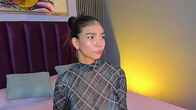 Snapshot of LauraAristizabal chatting on May 11, 11:49 am LauraAristizabal online show from May 11, 11:49 am