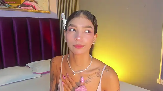 Snapshot of LauraAristizabal chatting on May 20, 12:00 pm LauraAristizabal online show from May 20, 12:00 pm