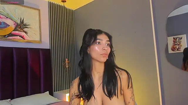 Snapshot of LauraAristizabal chatting on June 3, 2:33 pm LauraAristizabal online show from June 3, 2:33 pm