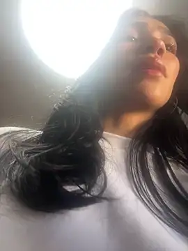 Snapshot of LauraAristizabal chatting on June 4, 12:00 pm LauraAristizabal online show from June 4, 12:00 pm