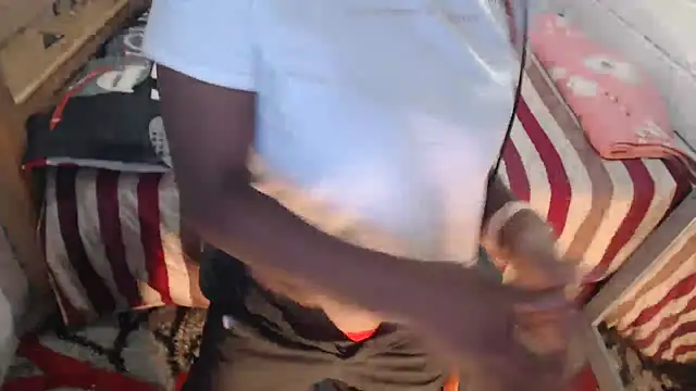 sexyjustin202 online show from February 5, 9:29 pm