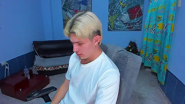 Snapshot of patrik_027 chatting on January 18, 5:17 pm patrik 027 online show from January 18, 5:17 pm