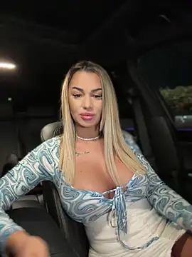 Snapshot of KirstieVegas chatting on December 18, 5:10 pm KirstieVegas online show from December 18, 5:10 pm
