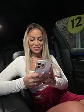 Snapshot of KirstieVegas chatting on January 12, 4:29 pm KirstieVegas online show from January 12, 4:29 pm
