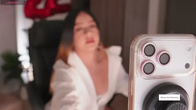 Snapshot of KAREN17 chatting on April 14, 11:44 pm KAREN17 online show from April 14, 11:44 pm