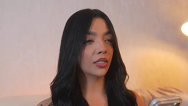 sarah hiill online show from December 3, 9:24 pm