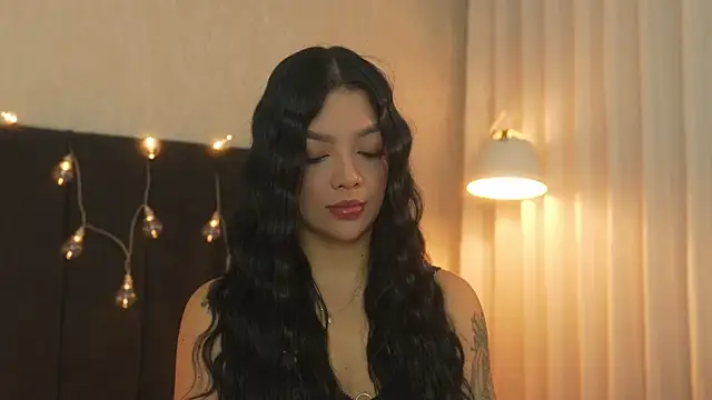 sarah hiill online show from April 7, 12:16 pm