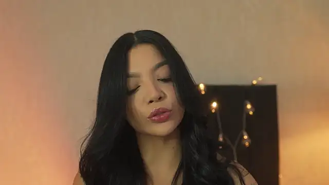 Snapshot of sarah_hiill chatting on May 1, 12:15 am sarah hiill online show from May 1, 12:15 am