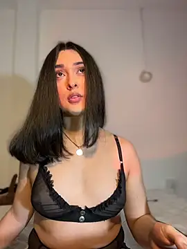 Snapshot of MiahWindsor chatting on February 12, 5:13 am MiahWindsor online show from February 12, 5:13 am