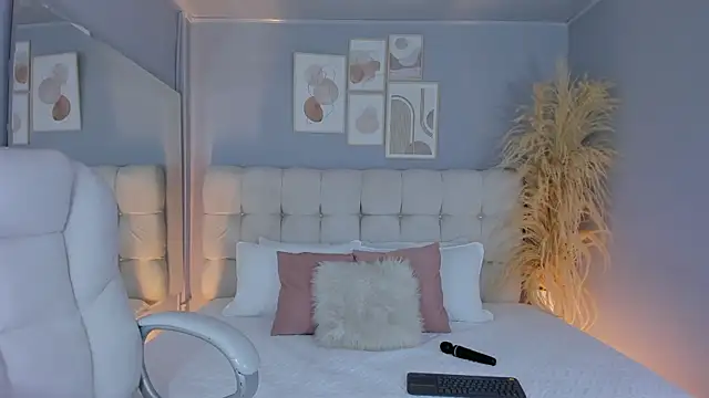 Stefhanyblow online show from February 7, 12:20 am