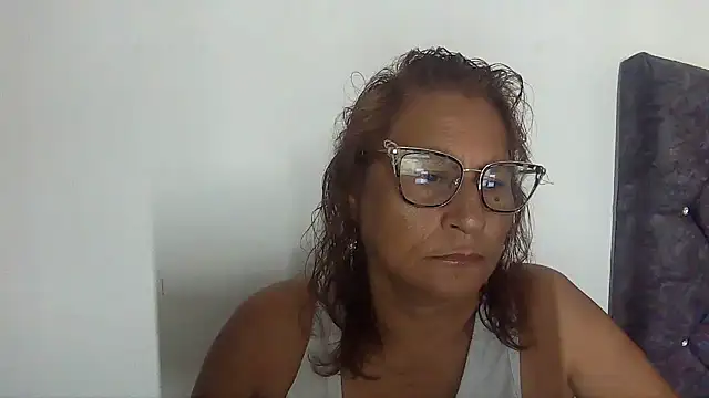 Snapshot of charrysexy1 chatting on November 4, 1:43 pm charrysexy1 online show from November 4, 1:43 pm