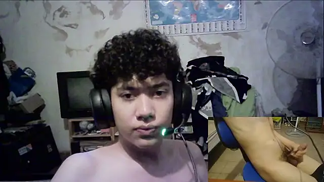 Snapshot of Emv2 chatting on January 31, 8:29 pm Emv2 online show from January 31, 8:29 pm